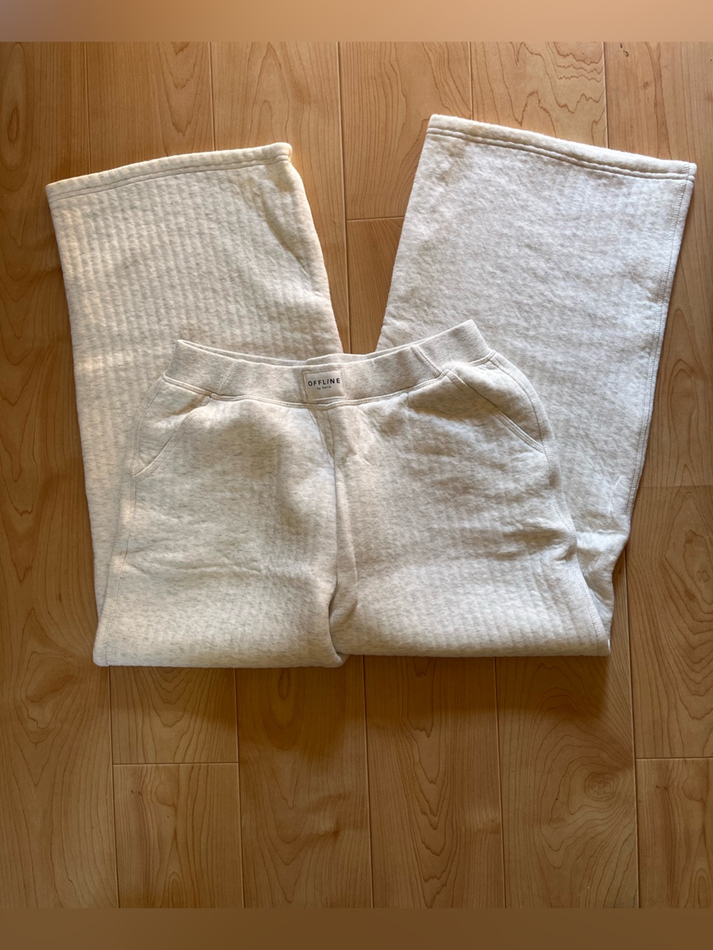 aerie offline size Med short wide leg Cream Sweatpants Joggers